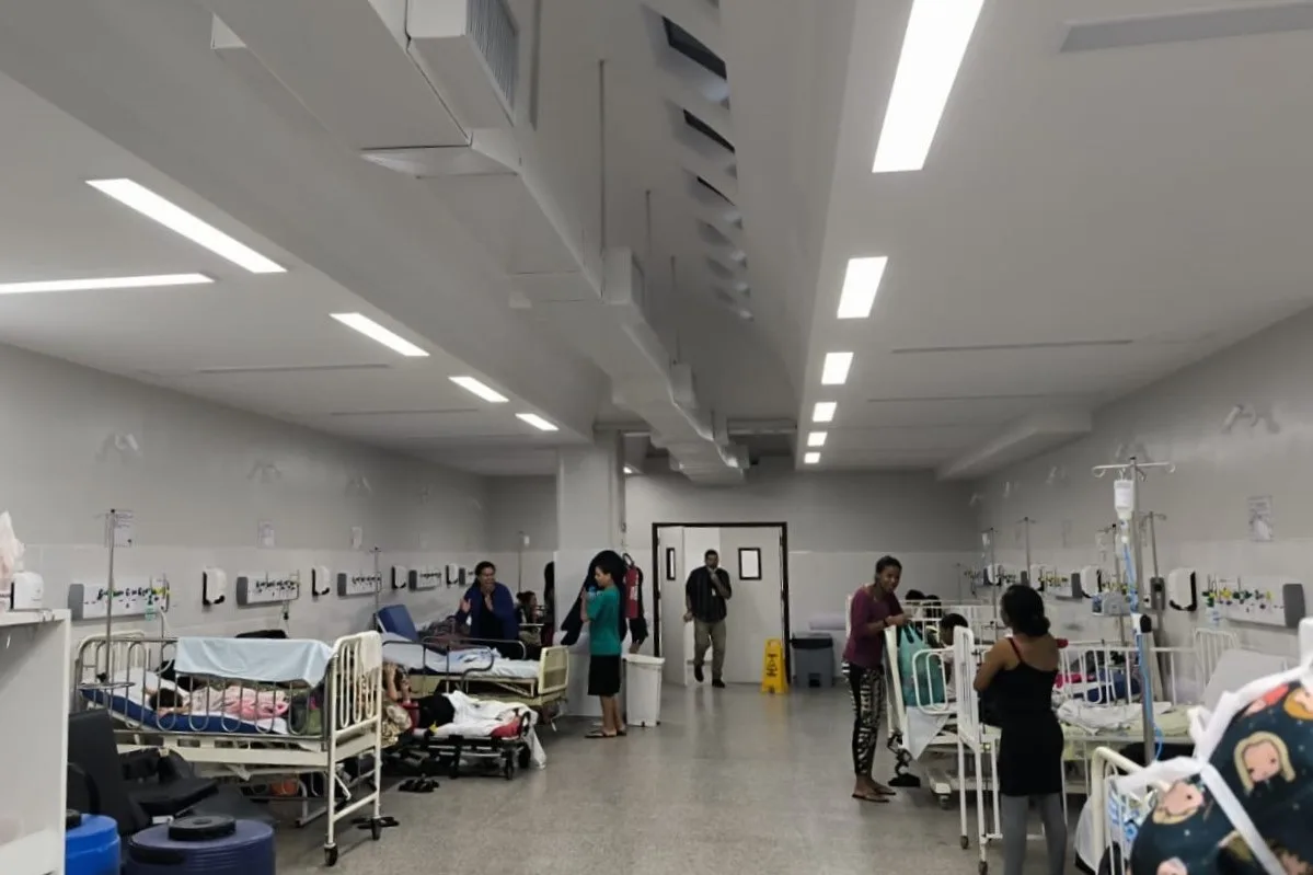 Emergências lotadas e déficit de profissionais